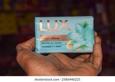Lux Fresh Glow Blue Soap 125g