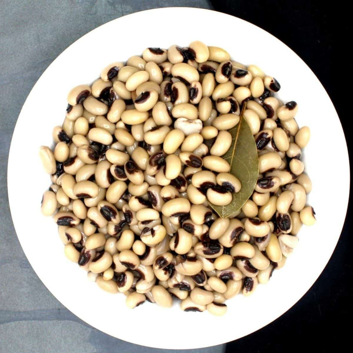 Gujarat Black Eye Beans 2lb - Flour & Grains