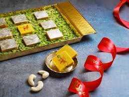 JH Kaju Kesar Barfi 500g - Snacks